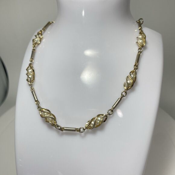 Sarah Coventry Jewelry - Sarah Coventry Faux Pearl Gold Tone Necklace 13” Vintage Signed